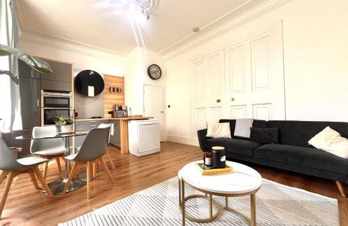 Camden Town with Primrose Hill Apartamento | Spacious Comfort in Heart of Camden