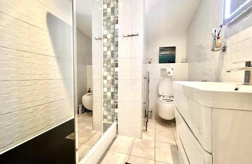 Camden Town with Primrose Hill Apartamento | Spacious Comfort in Heart of Camden