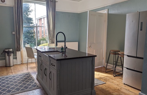 Headingley Casa | Spacious, Comfortable Georgian 4 brd Home, Headingly Stadium, Leeds Uni & Arena.