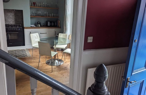 Headingley Casa | Spacious, Comfortable Georgian 4 brd Home, Headingly Stadium, Leeds Uni & Arena.
