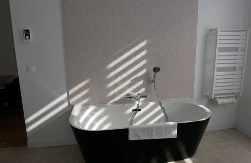 Nolay Apartamento | Spacious, comfortable gîte with spa and pool access near Beaune
