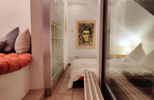 Ostheim Casa | Spacious & comfortable guestrooms w private bathrooms near Koelnmesse & Lanxess Arena, free parking, highspeed WiFi