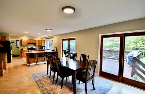 East Haven  Rutland County Casa | Spacious, comfortable home, close to Killington and Pico. Sleeps 8.