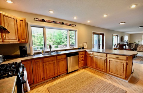 East Haven  Rutland County Casa | Spacious, comfortable home, close to Killington and Pico. Sleeps 8.