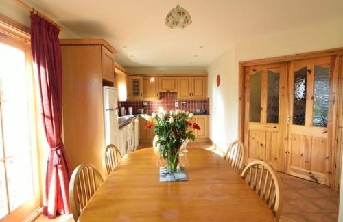 Dingle Casa | Espaciosa y cómoda casa de vacaciones en el corazón de Dingle