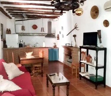 Quesada Casa | Spacious comfortable house in Quesada with balcony