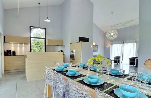Aubenas Casa | Altillo acogedor y espacioso, 6 dormitorios, piscina climatizada .