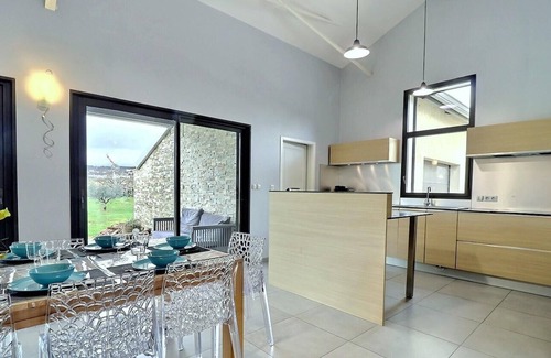 Aubenas Casa | Altillo acogedor y espacioso, 6 dormitorios, piscina climatizada .