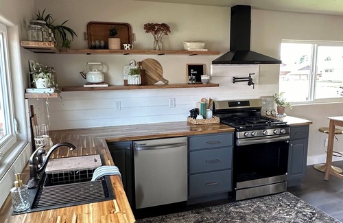 Sidney Casa | Spacious comfortable weekend stay close to the outdoors.