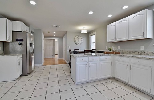 Milton Casa | Spacious, Comfy Colonial, minutes to Boston and highways