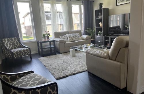 Thorold Villa | Spacious,comfy house,less than 15 mins to Niagara Falls
