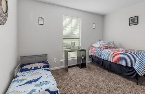 Lake Charles Casa | Spacious & Comfy KING Bed with Garage in Lake Charles