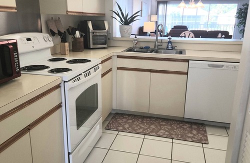 North Naples Condominio | Spacious condo in North Naples. 9 min drive to the beautiful beach-pool onsite