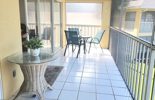 North Naples Condominio | Spacious condo in North Naples. 9 min drive to the beautiful beach-pool onsite