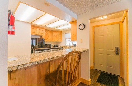 Island Park Condominio | Spacious condo near the National Parks