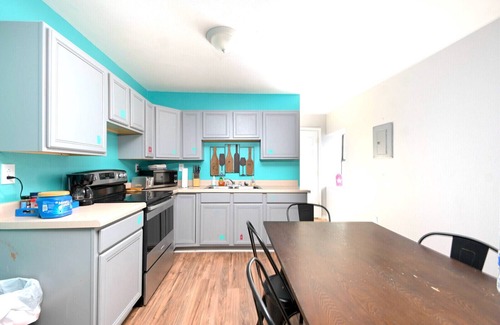 Denver Heights Apartamento | Spacious condo near ATT & more!