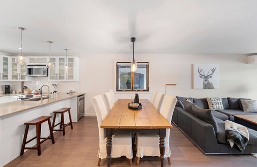 Mont-Tremblant Condominio | Spacious Condo with Lake and Mountain View