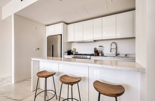 Ampliación Juárez Apartamento | Spacious condo with private washer/dryer, city views, and shared pool