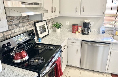 Tougaloo Condominio | Spacious Condo w/ Patio! Near Mall & Reservoir w/ Garage & Outdoor Games