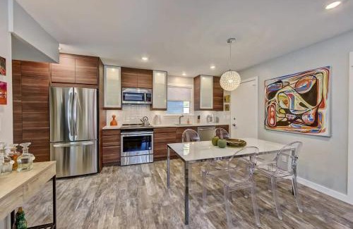 Cherry Casa | Spacious condo with easy access to Uptown