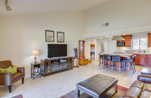 Palm Desert Apartamento | Spacious Condo with Mtn Views in Palm Desert!