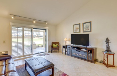 Palm Desert Apartamento | Spacious Condo with Mtn Views in Palm Desert!