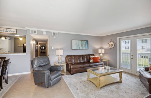 Gulf Shores Condominio | Spacious Condo With Pool - 4 Miles To Beach, 3br 3 Bedroom Condo by Redawning