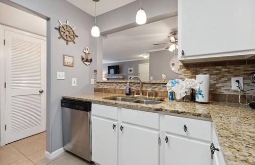 Gulf Shores Condominio | Spacious Condo With Pool - 4 Miles To Beach, 3br 3 Bedroom Condo by Redawning