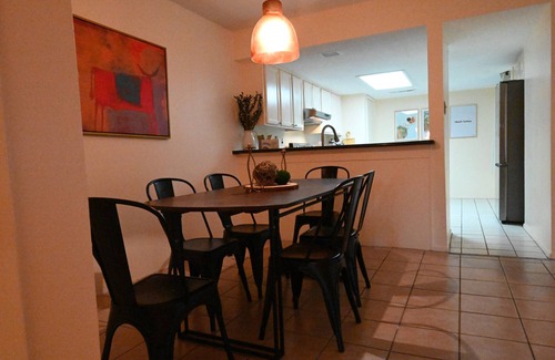 Brownsville Condominio | Spacious Condo with game room, office and large kitchen. 5 min. to Sunrise Mall!