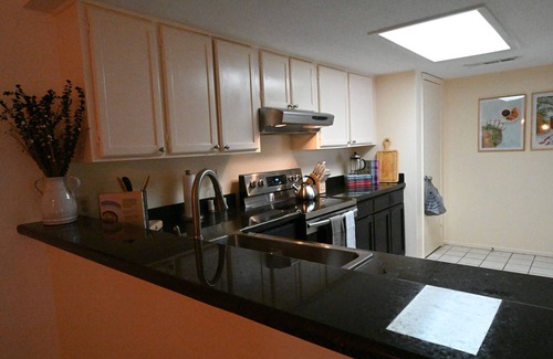 Brownsville Condominio | Spacious Condo with game room, office and large kitchen. 5 min. to Sunrise Mall!