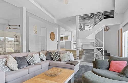 Wamberal Casa | Spacious Contemporary Masterpiece - Wamberal, NSW