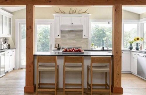 Waterbury Casa | Spacious Contemporary Dream Home