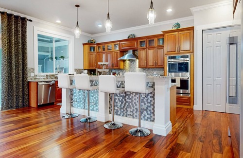 Marysville Casa | Spacious & conveniently located home with swim spa & two kitchens