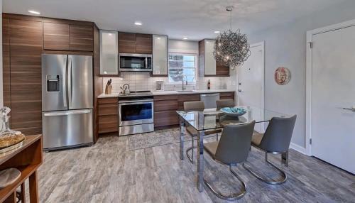 Cherry Casa | Spacious Conveniently Located 1BR in Myers Park