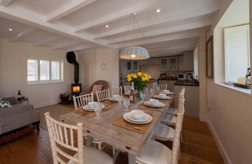 West Down Casa | Spacious converted barn with large garden and hot tub - 10mn from surfing beach!