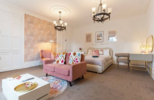 Northway Otro | Spacious, Cosy Cotswolds Farmhouse with Annex