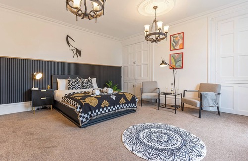 Northway Otro | Spacious, Cosy Cotswolds Farmhouse with Annex
