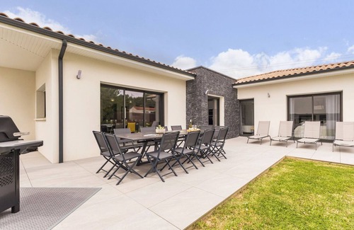 La Haie-Fouassiere Cabaña | Casa espaciosa con jardín, spa, futbolín y aparcamiento privado