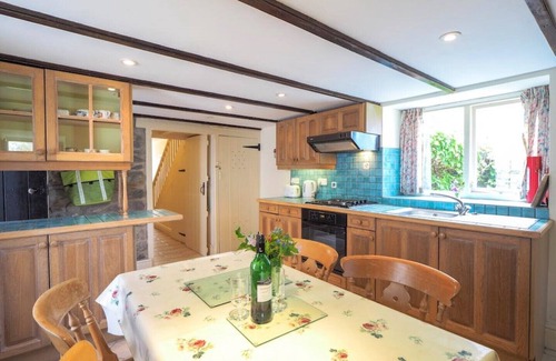 St Davids Cabaña | Spacious cottage in the heart of St Davids overlooking cathedral with parking .