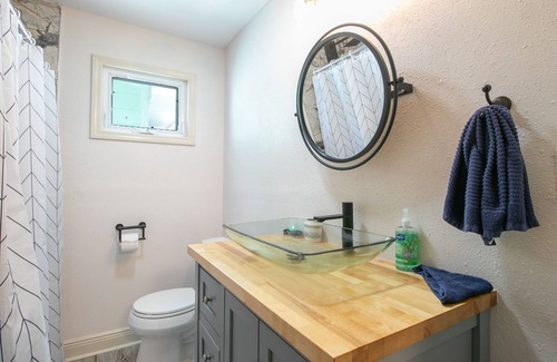 Gulfport Cabaña | Spacious Cottage Near the Beach