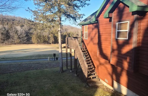 Camdenton Cabaña | Spacious Cottage on Golfing Resort w/ Ice Skating & More