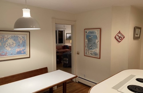 Bass Harbor Casa | Casa espaciosa con vistas al puerto de Bass con amplio jardín delantero