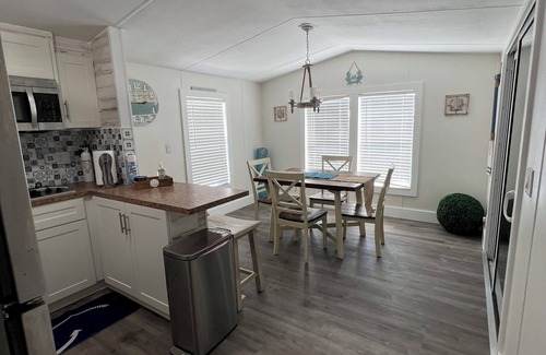 Key Largo Alquiler De RV | Spacious cottage - the Calusa campground-keylargo-pool