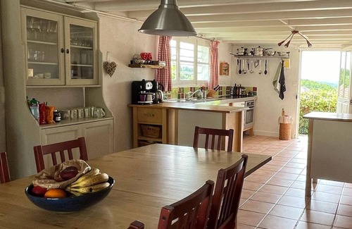 Jumilhac-le-Grand Casa | Aislado Bien Equipado Casa de Campo Amplio con piscina privada y cerrado Gar