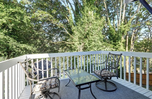 Des Moines Casa | Spacious Cozy 5-bedroom house with AC, WiFi in welcoming Des Moines