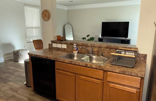 Northeast Houston Casa | Spacious, Cozy and Clean! 15 miles to Downtown Houston, 18 miles to IAH.