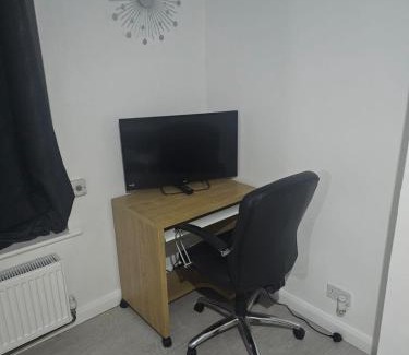 Newark upon Trent Casa | Spacious cozy double room with own bathroom and toilet