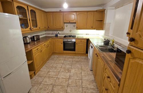Newark upon Trent Casa | Spacious, cozy double room 3 with amenities
