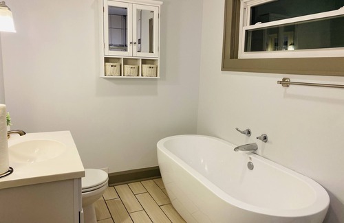 Fall Creek Place Casa | Spacious cozy family home, entertainment for the whole family. Enjoy the trail
