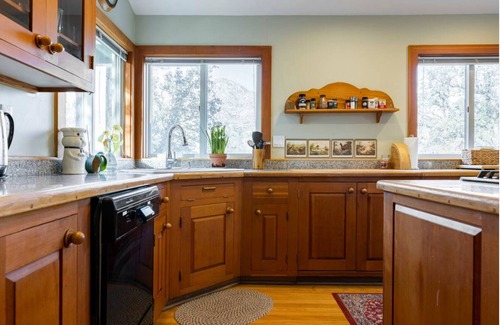 Wofford Heights Casa | Newly Furnished! Spacious, Cozy Getaway with Breathtaking Mountain Views